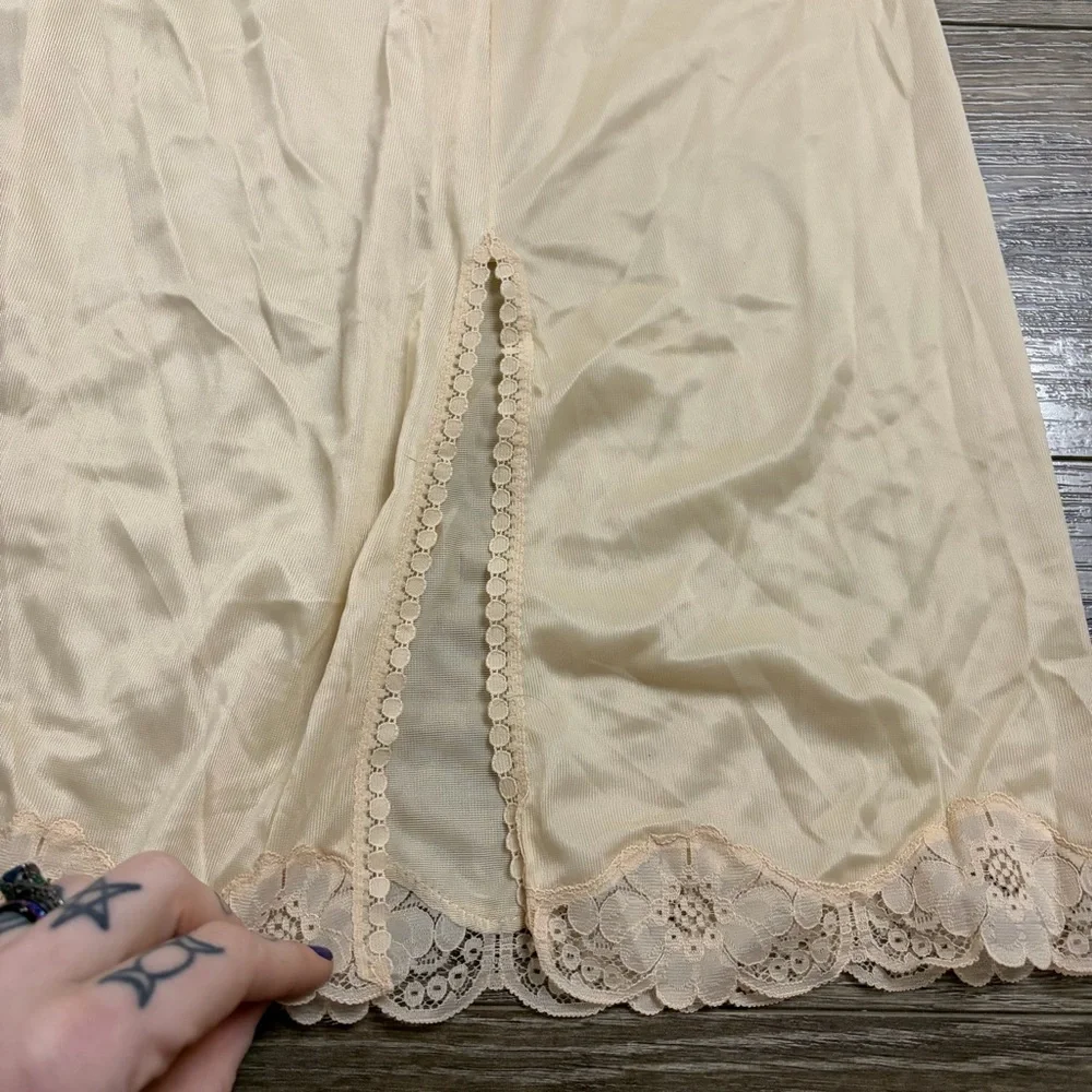70s/80s European Vintage Silky Lace Split Hem Midi Slip Skirt Champagne/Nude M